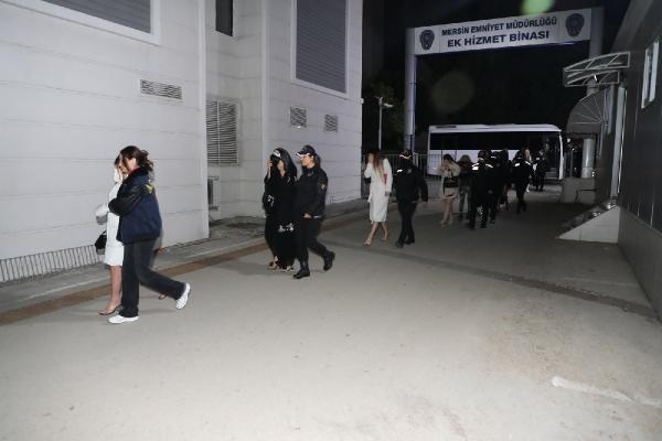 Mersin'de şantaj çetesine operasyon: 10 gözaltı 