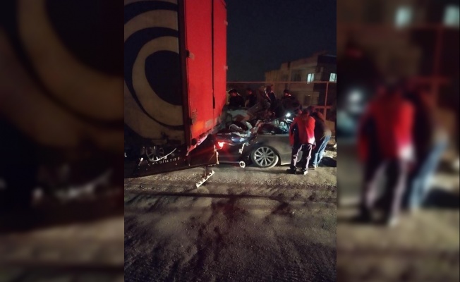Mersin’de otomobil, TIR’a arkadan çarptı: 1 ölü, 3 yaralı