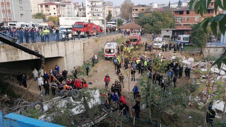 Kocaeli'de 3 kişinin öldüğü 19 kişinin yaralandığı servis kazasında 'hız' iddiası