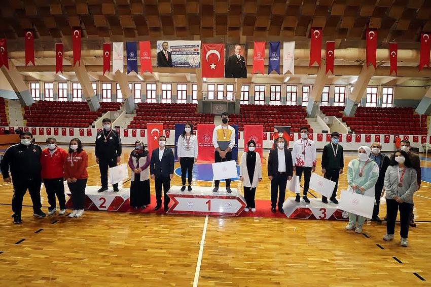 Adana'da Online Dart Turnuvasının Ödül Töreni Yapıldı