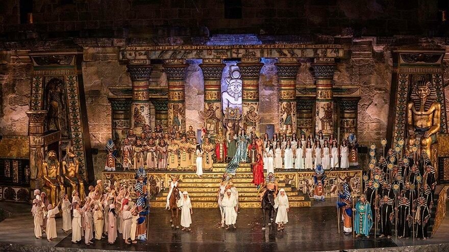 İstanbul Atatürk Kültür Merkezi (AKM), cesur komutan Radames ile tutsak Habeş Prensesi Aida'nın imkansız aşkına şahitlik edecek.