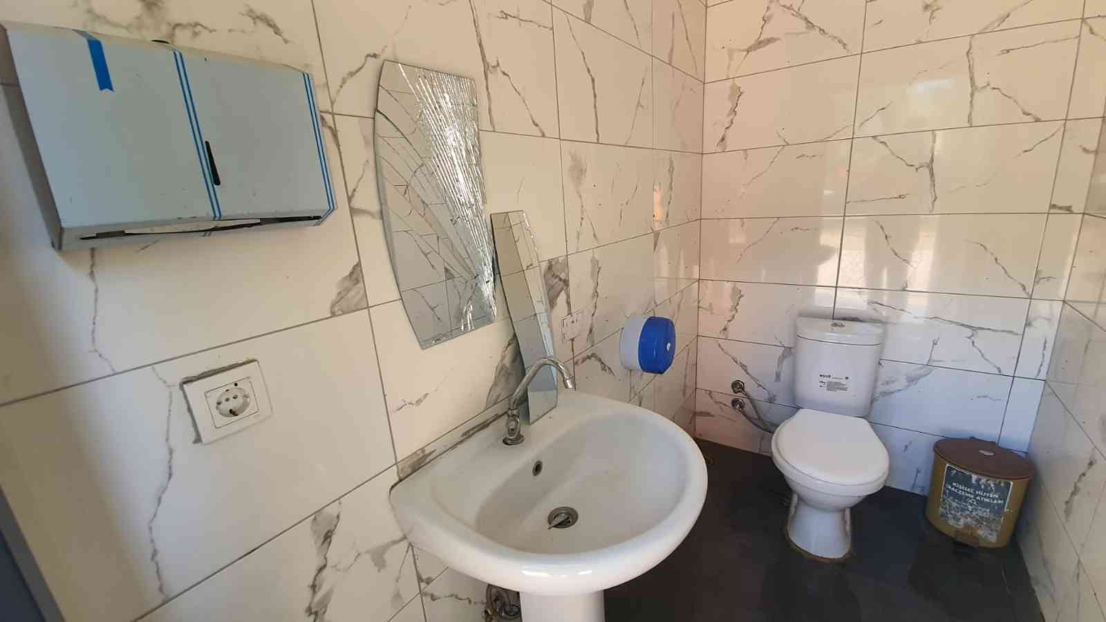 Tarsus'taki tuvaletlere 2 ay içerisinde üçüncü saldırı 