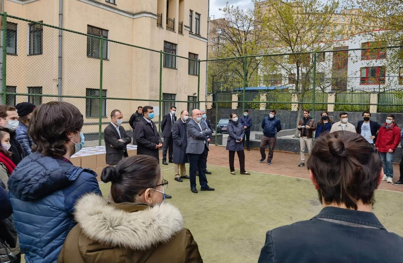Moskova'daki Türkiye Büyükelçisi, Akkuyu Nükleer A.Ş. eğitim programına katılan öğrencilerle buluştu 