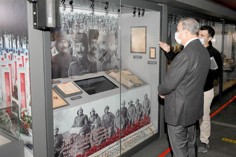 Vali Su, Çanakkale Savaşları Mobil Müzesini gezdi 