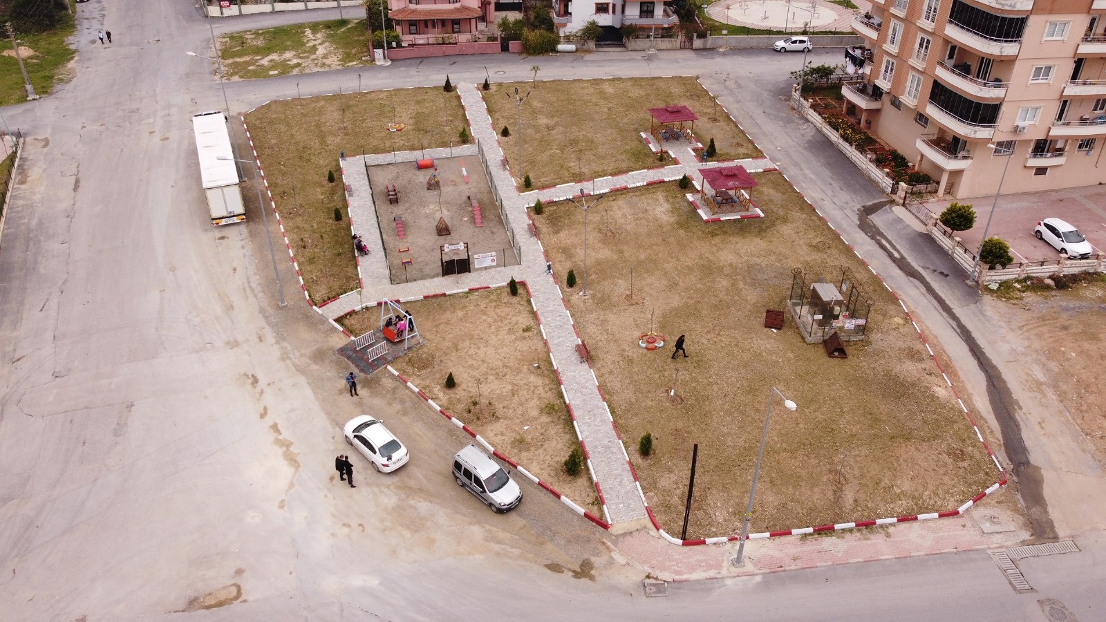 Tarsus'ta 'Dost Patiler Eğitim ve Oyun Parkı' açıldı 