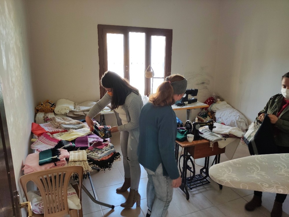 Hatay'da 25 kadın ipek dokuma kursunda meslek öğreniyor 