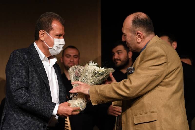 Mersin'de 'Ölümü ardında gezdirenler' oyunu sahnelendi 