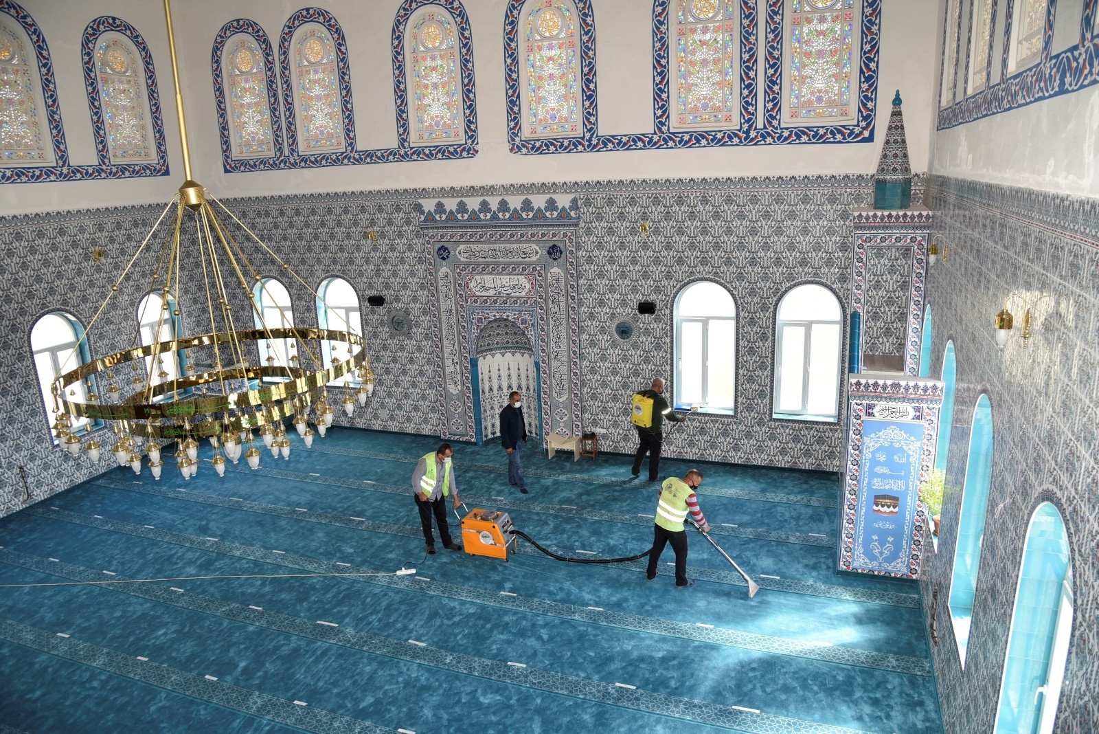 Toroslar'da ibadethaneler Ramazan öncesi dezenfekte ediliyor 