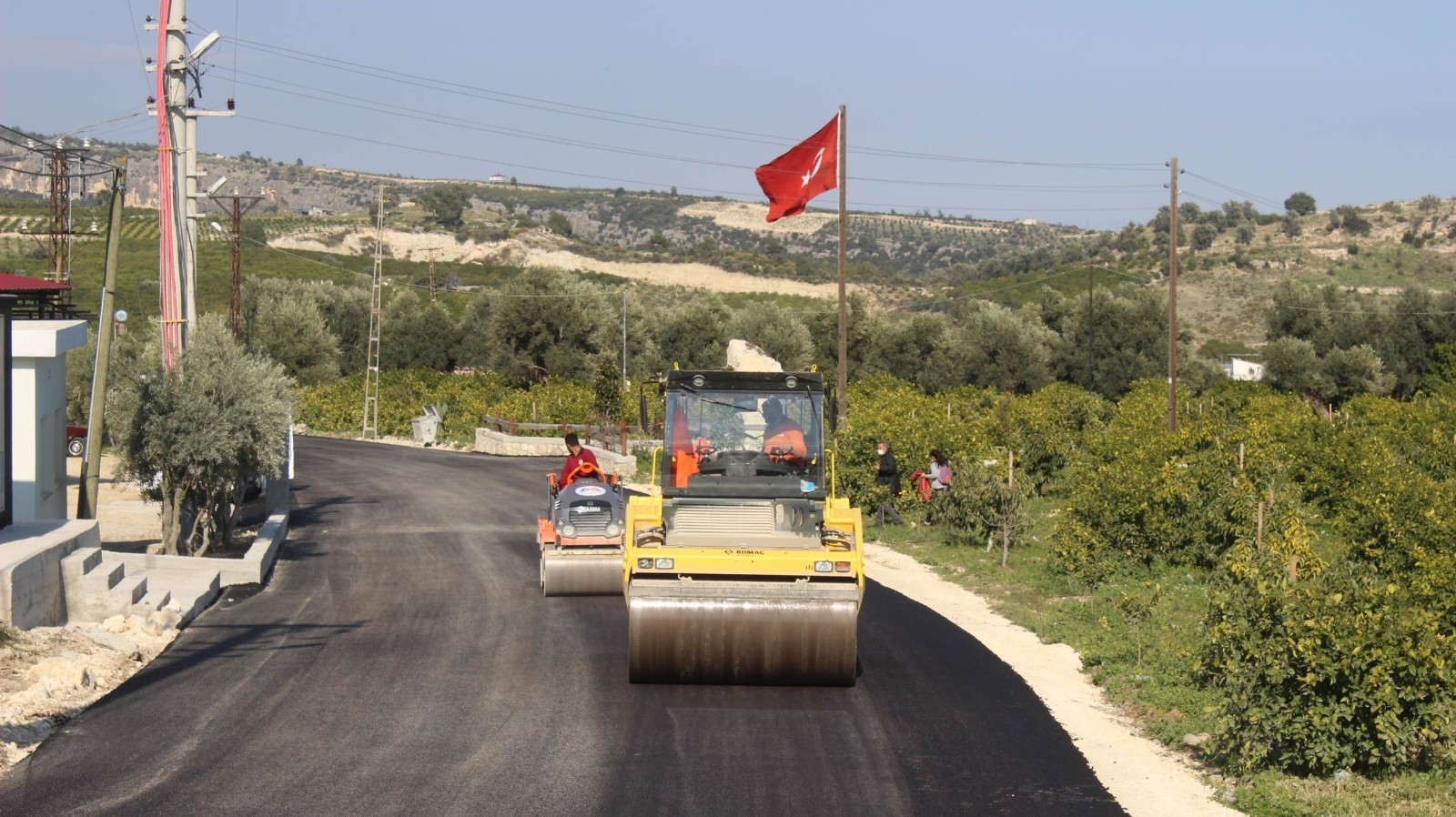 Mersin Büyükşehir Belediyesinin ilçelerdeki asfalt çalışmaları sürüyor 