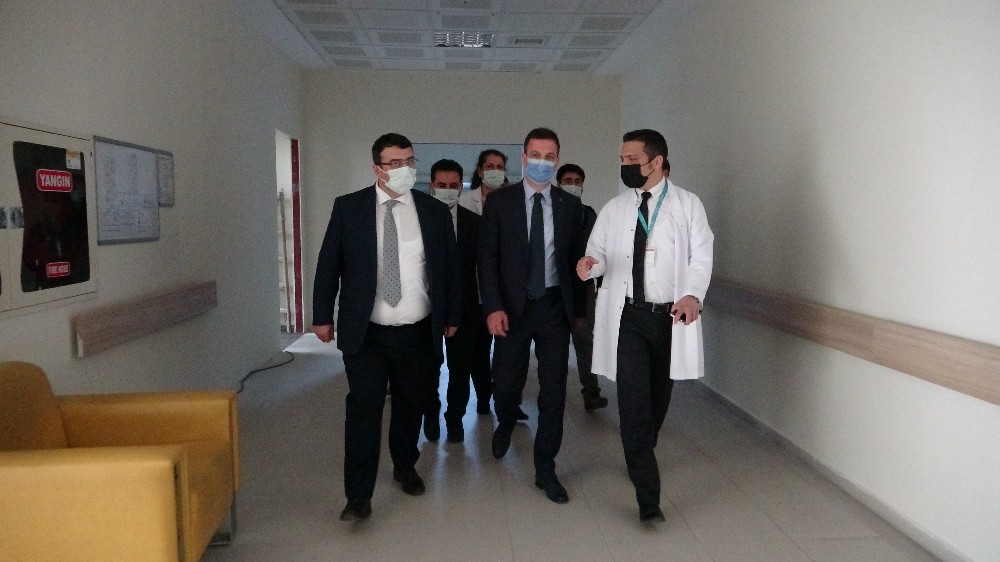 Kozan'da sağlık çalışanlarına moral ziyareti 