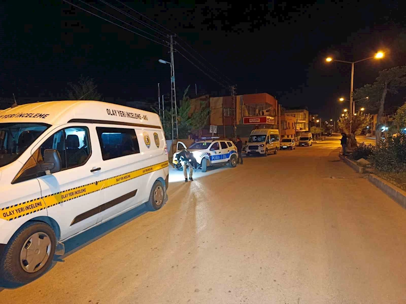 Annesi kayıp sanıyordu, arkadaşını bıçaklayıp kaçmış
