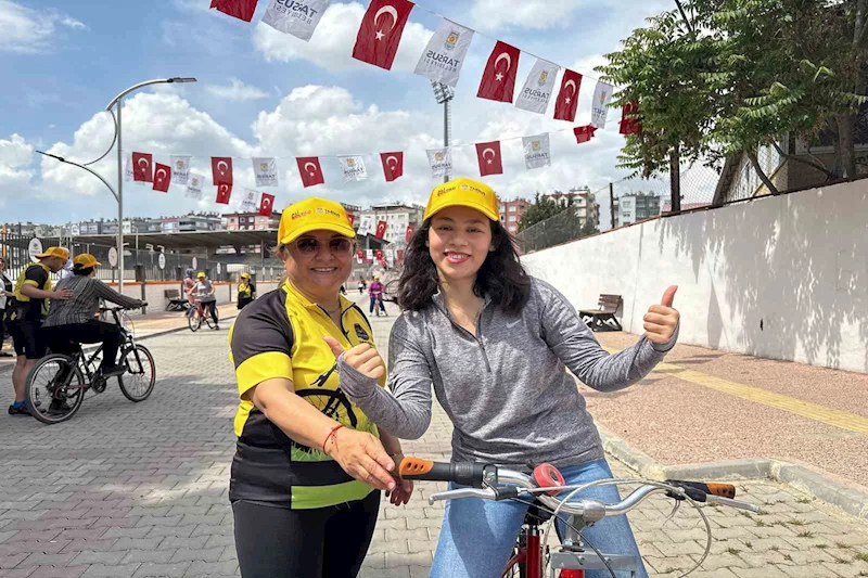 Tarsus’ta kadınlar bisiklet kullanmayı öğreniyor
