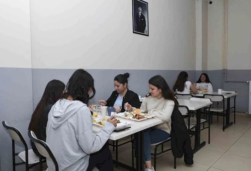 Mersin Büyükşehir Belediyesinden Gülnar’da eğitim hayatına destek
