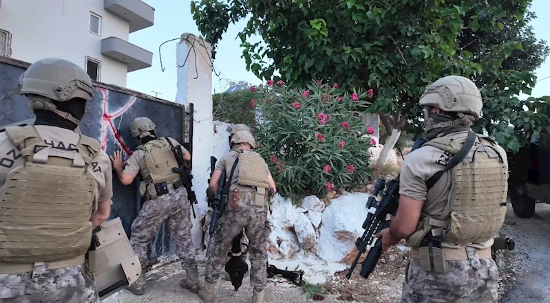 Mersin’de fuhuş operasyonu: 22 şüpheli gözaltına alındı
