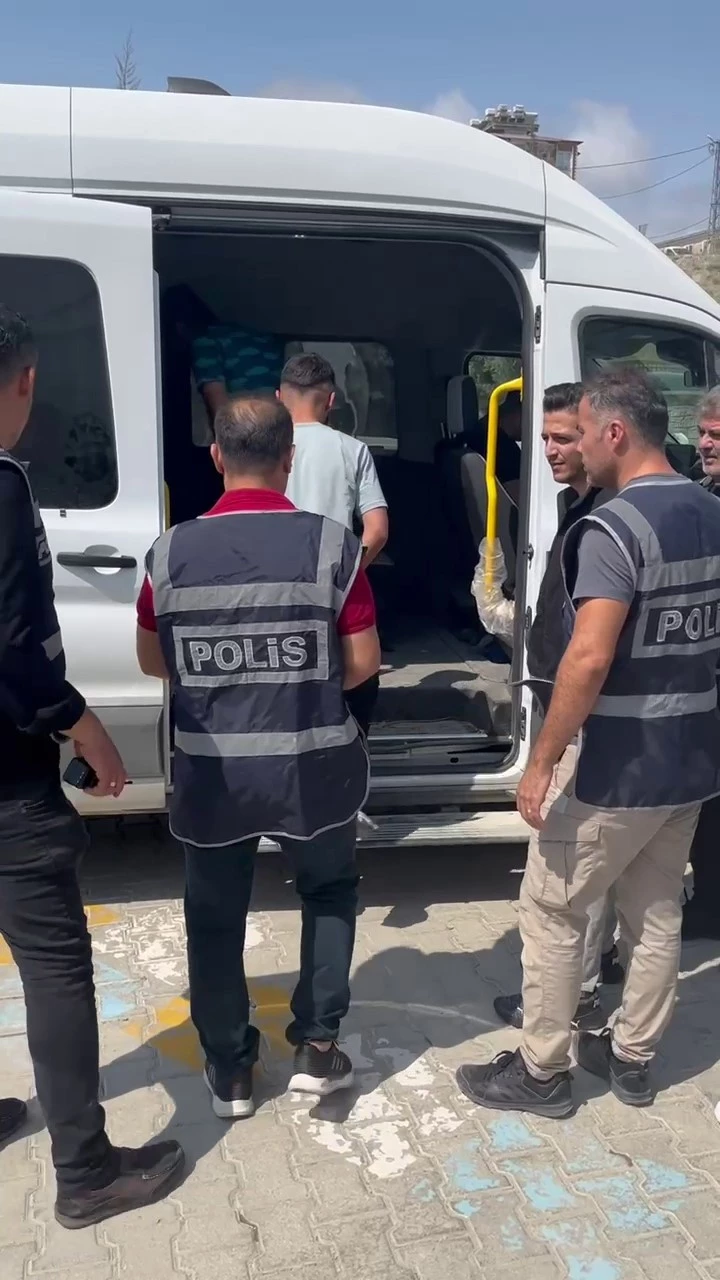 Yüzlerce televizyonla 25 milyon TL’lik vurgun yapan şahıslar polisten kaçamadı
