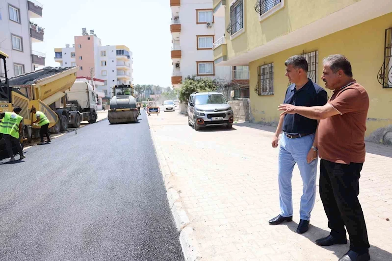 Akdeniz’de sokaklar sıcak asfaltla yenileniyor
