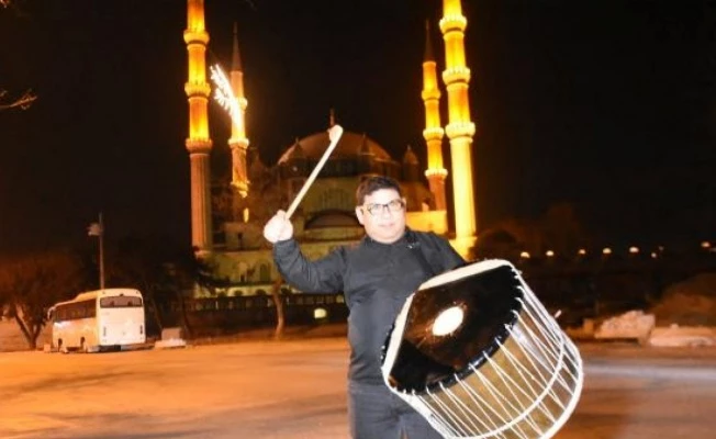 Edirneli davulcular vatandaşı sahur manileri söyleyerek  uyandırdı