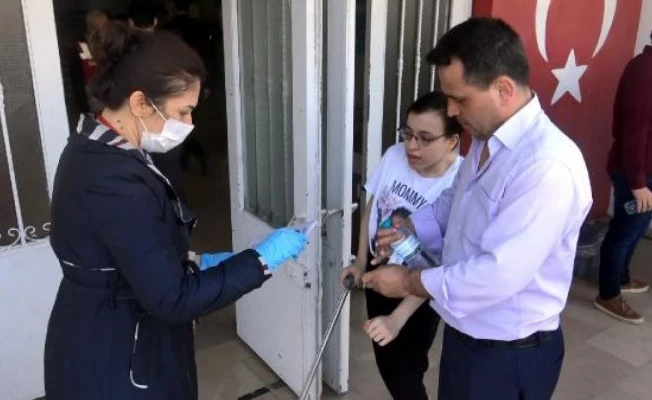 Kamu personeli olmak isteyen 95 bin engelli sınava girdi 