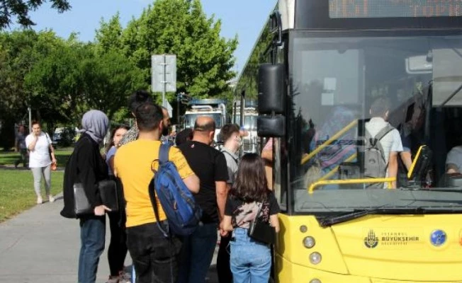 Toplu taşımada maske zorunluluğu kalktı (1)