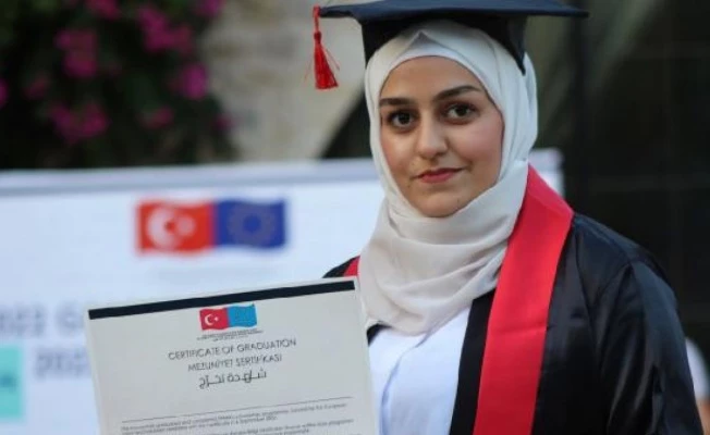 Sivil toplum örgütü SPARK’ın desteklediği öğrenciler mezuniyet töreninde bir araya geldi 