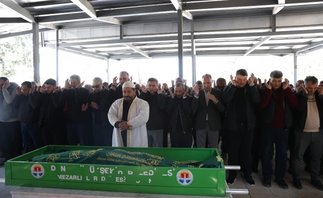Eski eşinin öldürdüğü kadın doktor gözyaşları içinde toprağa verildi